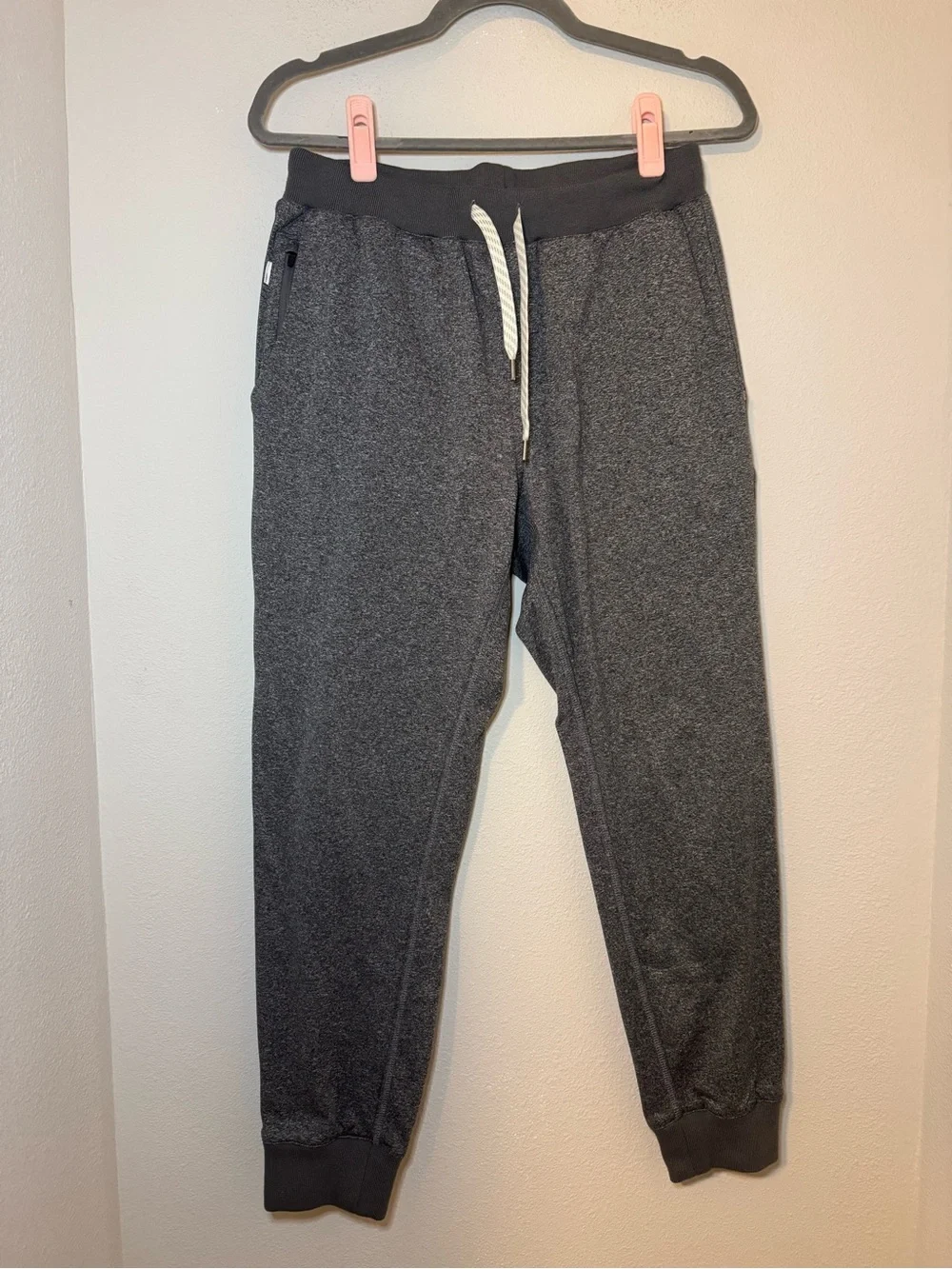 Vuori Men's Charcoal Grey Jogger Sweatpants